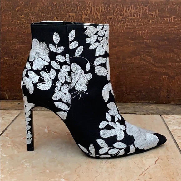 Zara Shoes - Zara high heel embroidered pointy toe booties